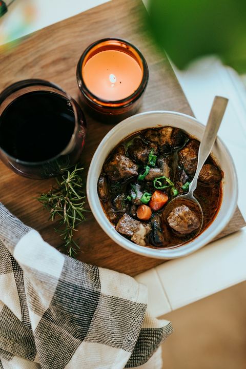 Joue de bœuf confite au vin rouge et carottes fondantes