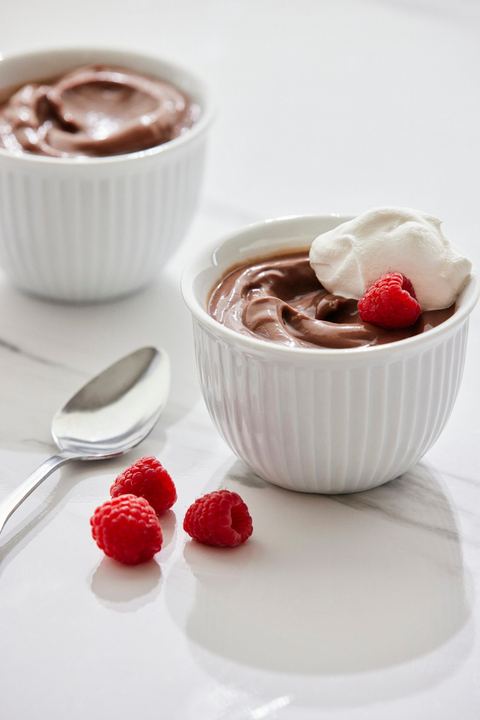 Mousse au chocolat noir, chantilly et framboises